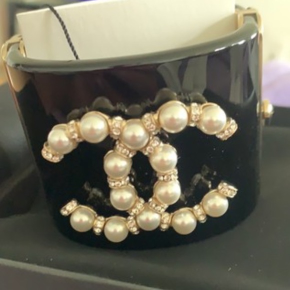 ❤️NWT Chanel Black Cuff Bracelet - Picture 3 of 11